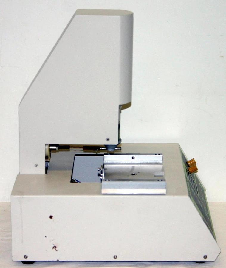 Used HAMPTON RESEARCH GREASE MACHINE, MODEL L-100 FOR 24 WELL CRYSTALLIZATION PLATES