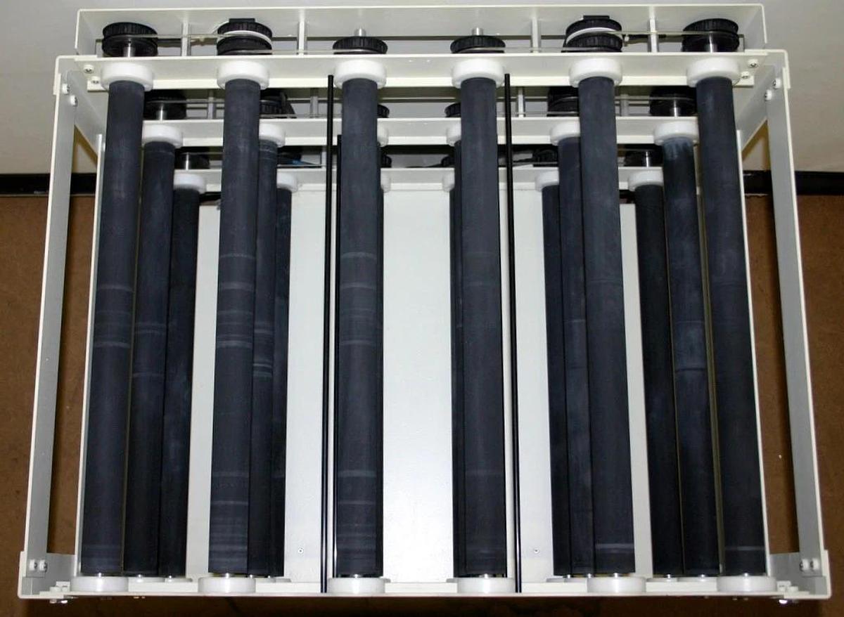 Used DWK WHEATON 3 TIER BOTTOM DRIVE R2P 2.0 ROLLER BOTTLE APPARATUS WRBMR5030-A