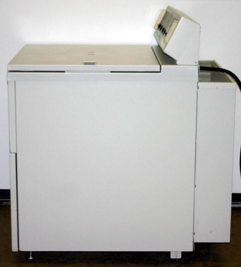 Used SORVALL REFRIGERATED LOW SPEED CENTRIFUGE, MODEL RC3C PLUS WITH H2000B ROTOR