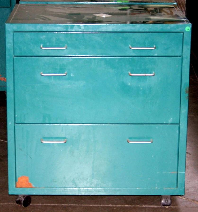 Used LF SYSTEMS LABORATORY CABINETS, CASEWORK, 48.5 FEET, $125 PER FOOT, HAMILTON