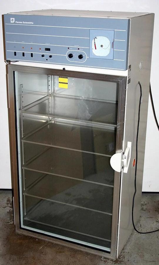 Used FORMA SCIENTIFIC REACH-IN REFRIGERATED INCUBATOR, MODEL 3927, 32 CU.FT. CAPACITY