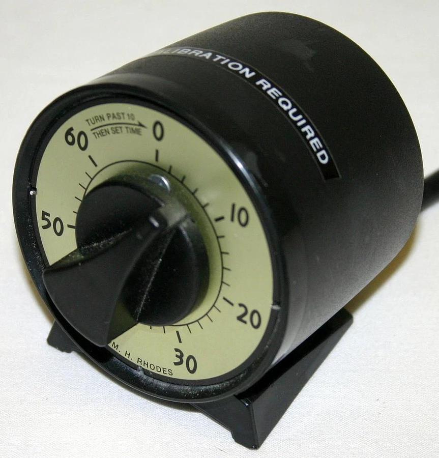 Used EBERBACH CONTINUOUS DUTY BENCHTOP SHAKER, MODEL 6010 WITH BOX CARRIER & TIMER