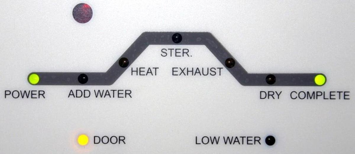 FISHER SCIENTIFIC AUTOMATIC STEAM STERILIZER, AUTOCLAVE, MODEL STERILELITE 24