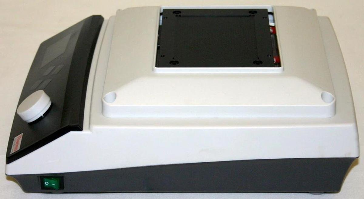 THERMO SCIENTIFIC DIGITAL HEATING SHAKING DRYBATH, MODEL 88880027