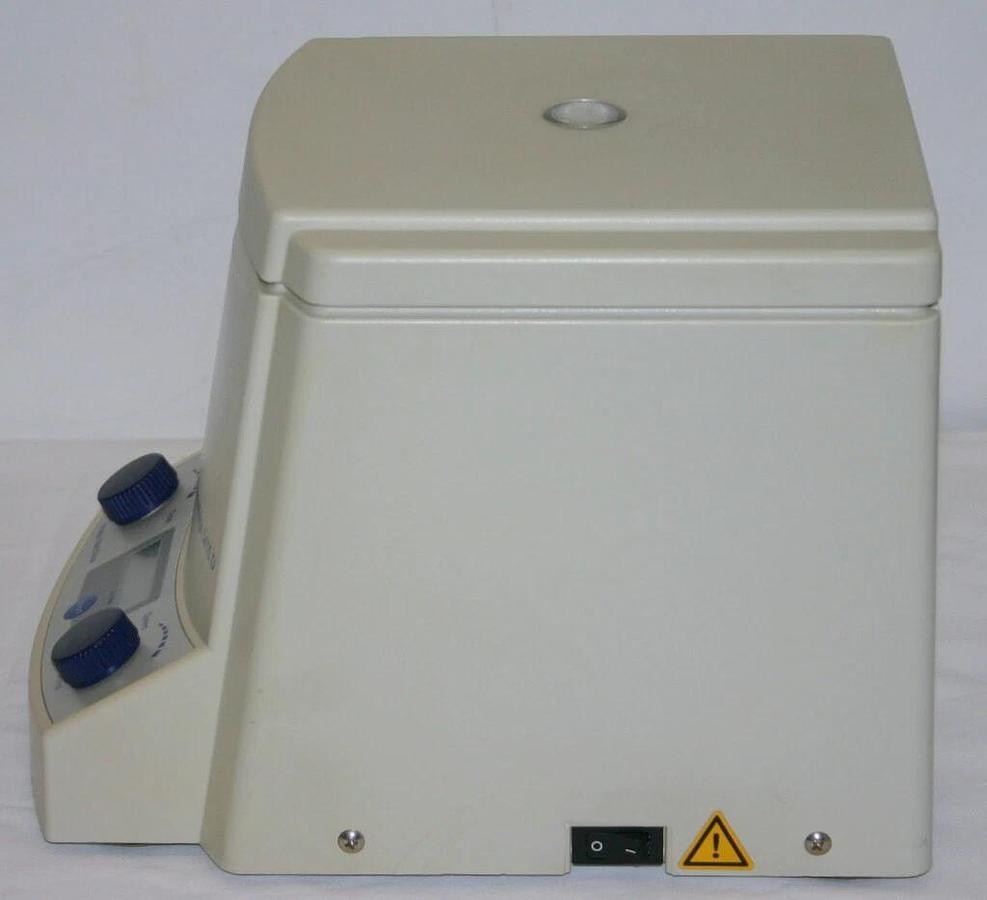 Used EPPENDORF MICROCENTRIFUGE, CENTRIFUGE, MODEL 5415D, W/ F45-24-11 ROTOR AND LID