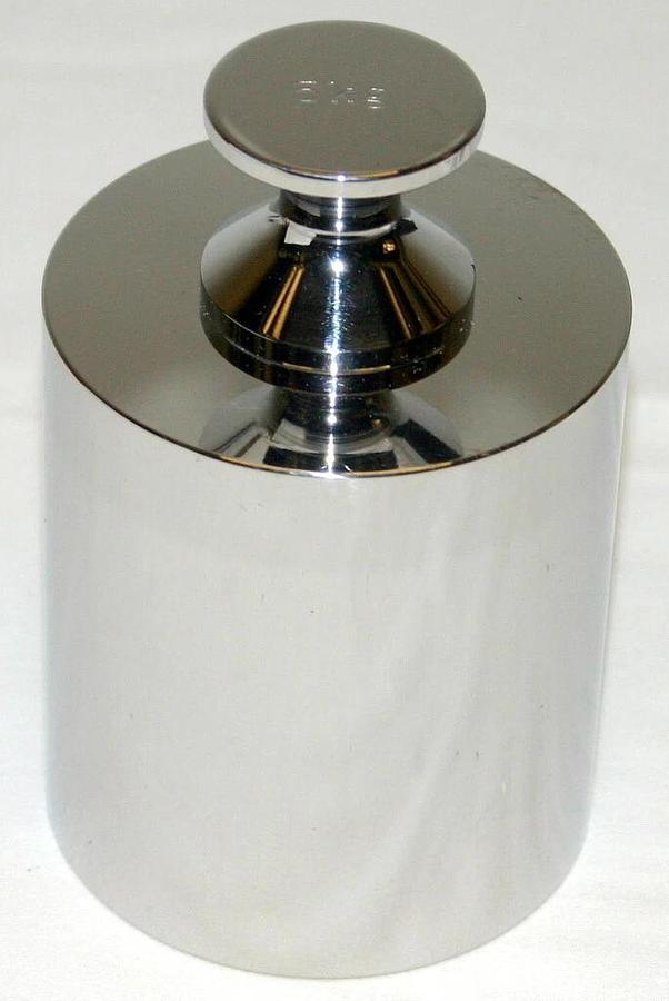 Used RICE LAKE 5KG SS CYLINDRICAL CALIBRATION WEIGHT, CLASS 2 WITH CASE
