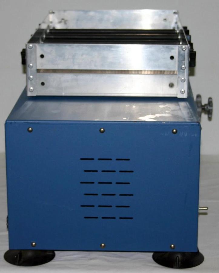 EBERBACH MEDIUM DUTY BENCHTOP SHAKER, MODEL E6000.00 WITH BOX CARRIER