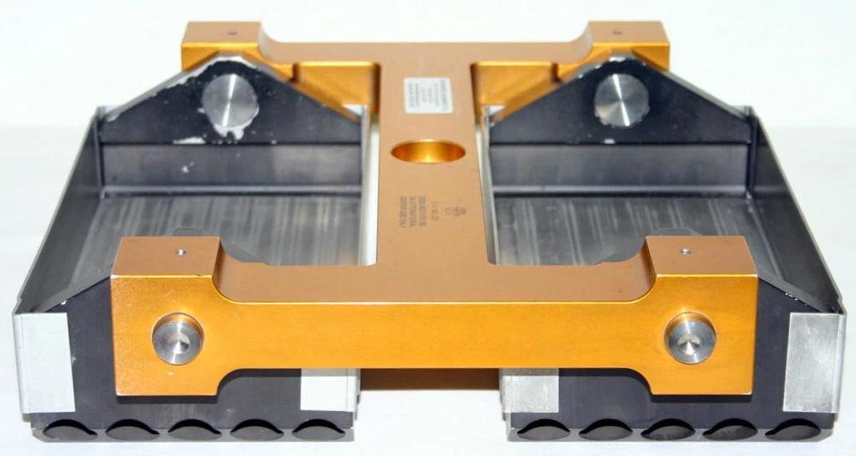 Used IEC LINEAR RACK SWINGING BUCKET MICROPLATE ROTOR, MODEL 227