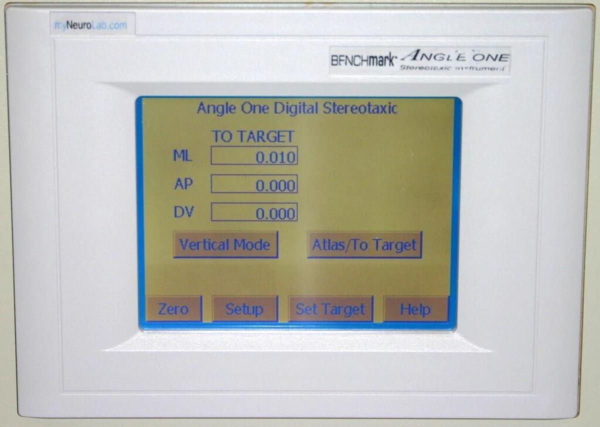 LEICA BENCHMARK HARVARD ANGLE ONE DIGITAL INSTRUMENT WITH ANESTHESIA MASK