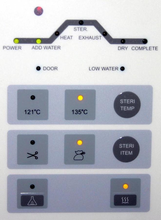 FISHER SCIENTIFIC AUTOMATIC STEAM STERILIZER, AUTOCLAVE, MODEL STERILELITE 24