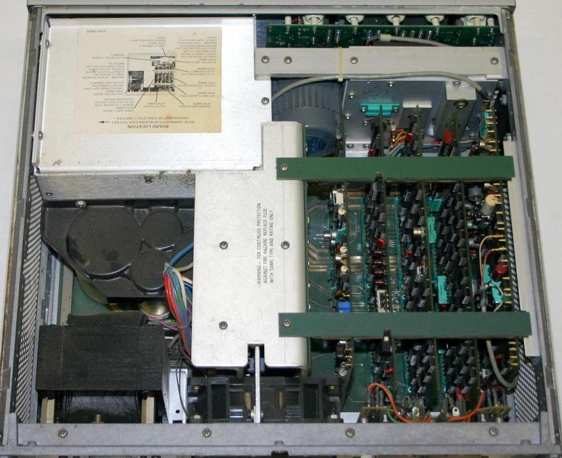 Used HEWLETT PACKARD 8-WAVELENGTH EAR OXIMETER, MODEL 47201A