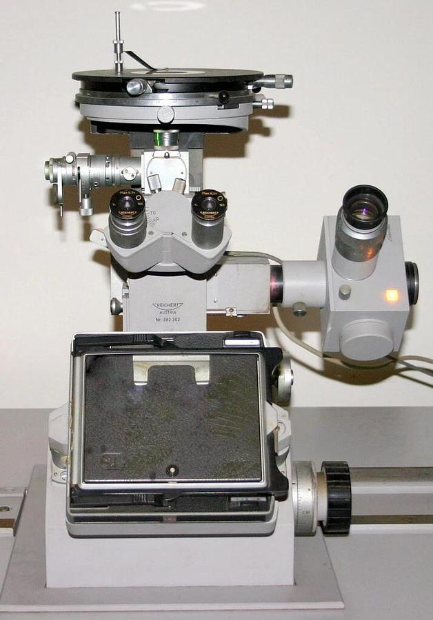 Used REICHERT UNIVERSAL METALLURGICAL CAMERA MICROSCOPE, MODEL MEF2, OPTICAL BENCH