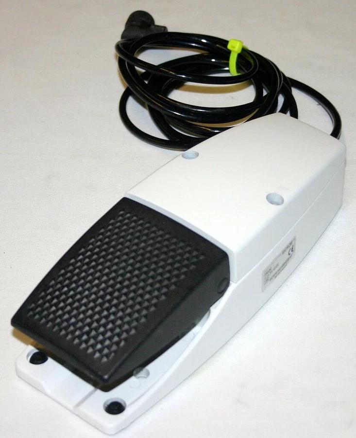Used MICROM FOOT PEDAL, MODEL 640280 FOR HM 350-S, HM 355-S AND HM 360 MICROTOMES