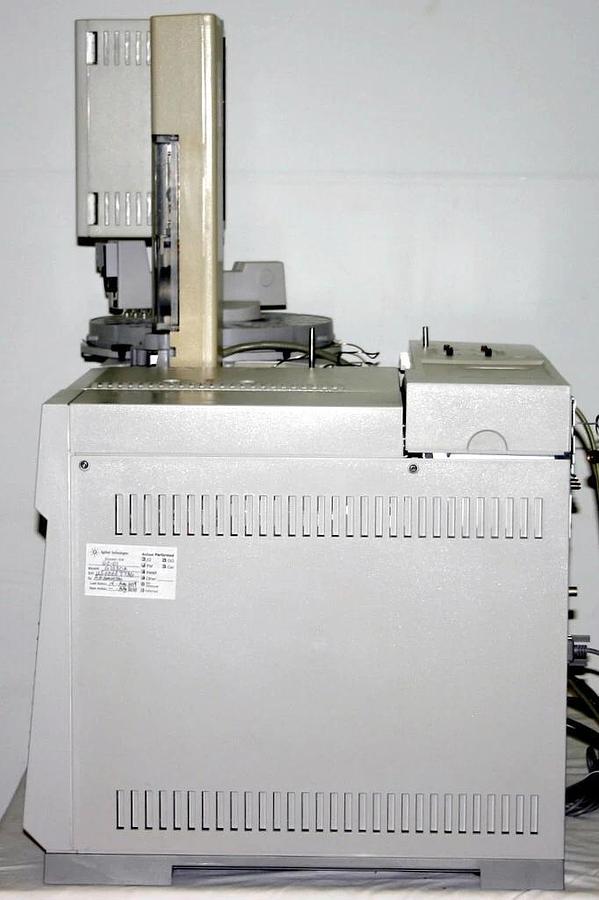Used HEWLETT PACKARD AGILENT 6890 SERIES GAS CHROMATOGRAPH, INJECTOR & SAMPLE TRAY