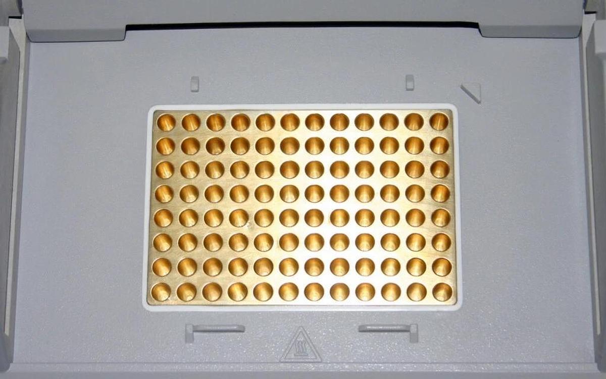 Used APPLIED BIOSYSTEMS ABI GENEAMP PCR 9700 GOLD BLOCK THERMAL CYCLER, Version 3.12