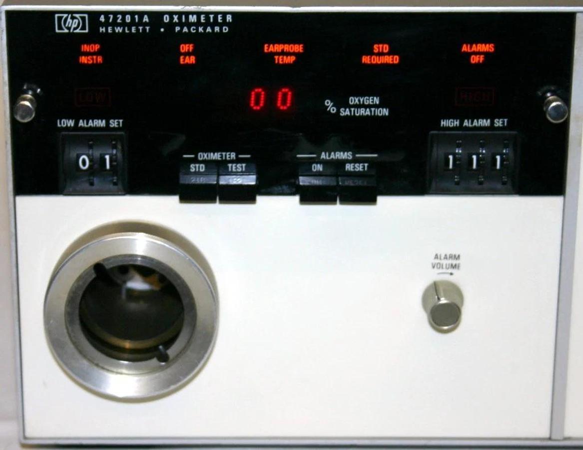 Used HEWLETT PACKARD 8-WAVELENGTH EAR OXIMETER, MODEL 47201A