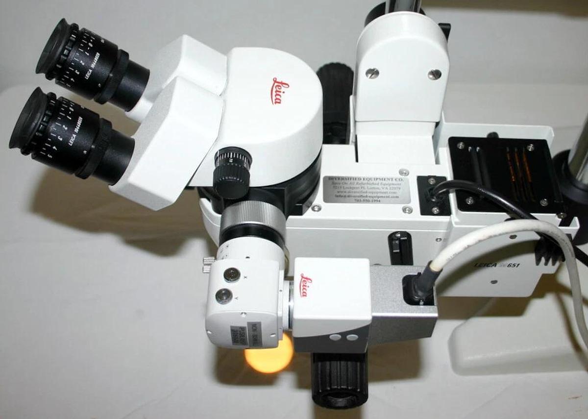 LEICA TABLETOP STEREO MICROSCOPE, MODEL M651 WITH CAMERA