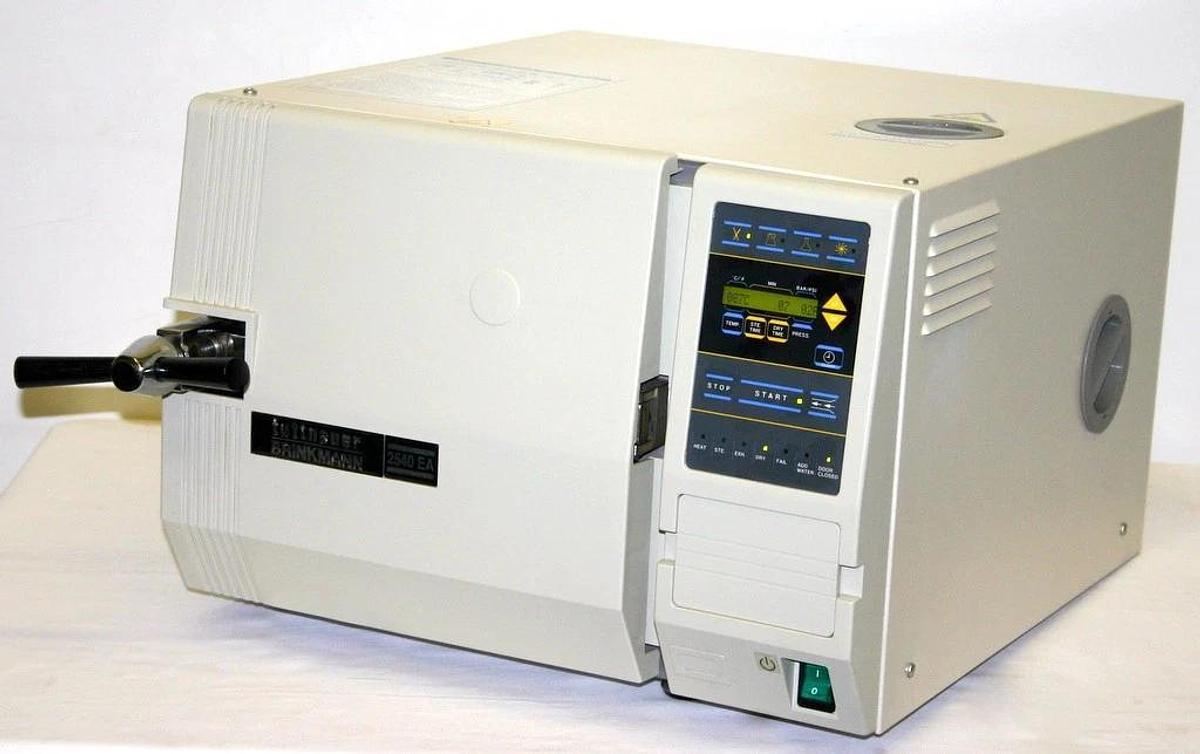 TUTTNAUER BRINKMANN DIGITAL AUTOCLAVE, STERILIZER, MODEL 2540EA