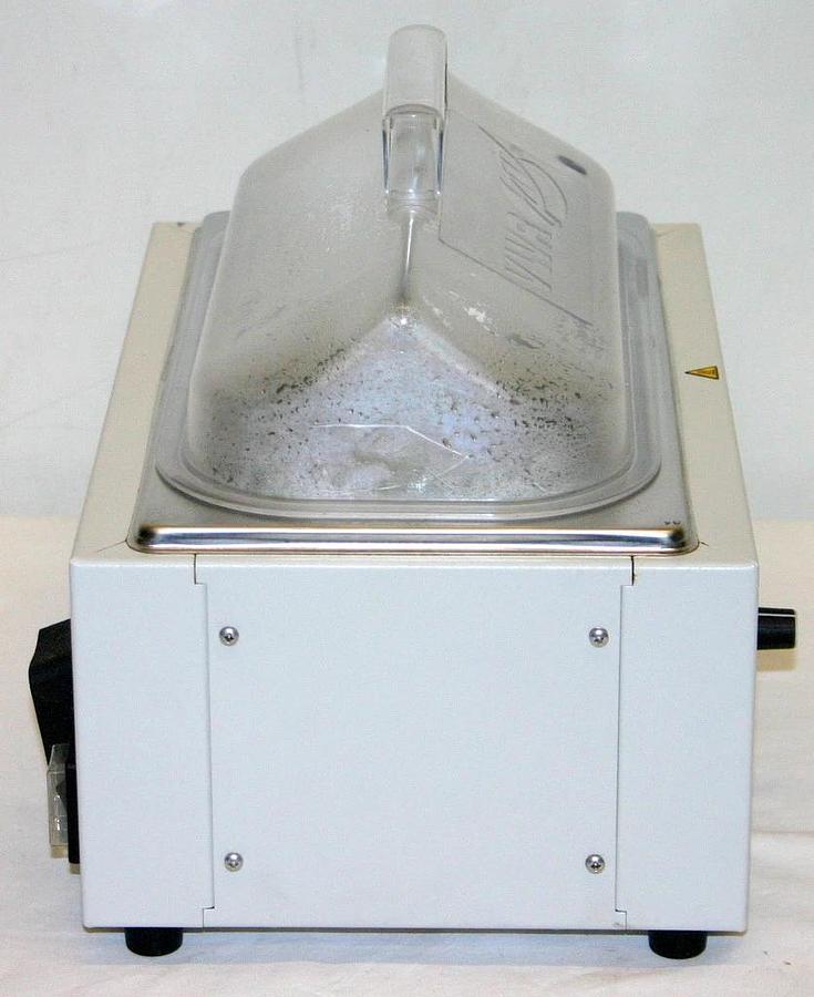 Used VWR DIGITAL WATER BATH, CATALOG # 89032-212, 2L CAPACITY