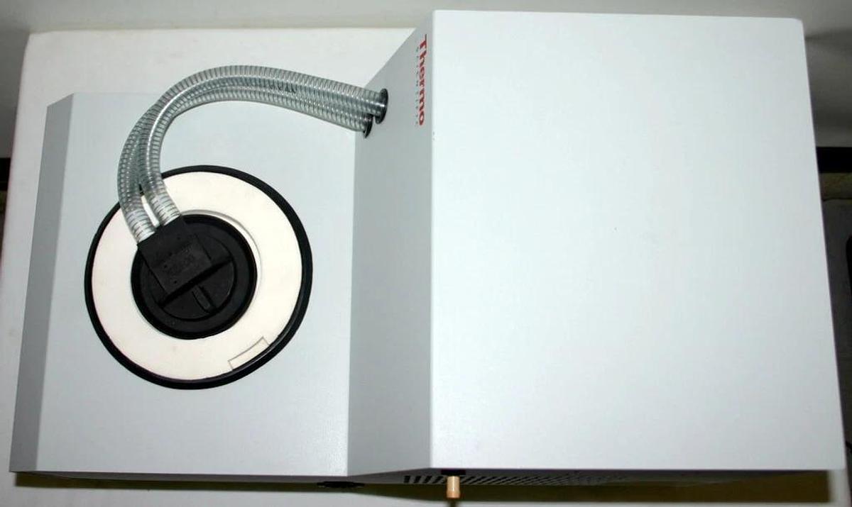 Used THERMO SCIENTIFIC SAVANT UNIVERSAL VACUUM SYSTEM MODEL UVS400