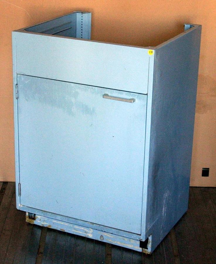 Used HAMILTON KEWAUNEE LABORATORY SINK BASE CABINETS & EPOXY SINKS, 21 FEET, $150/FT