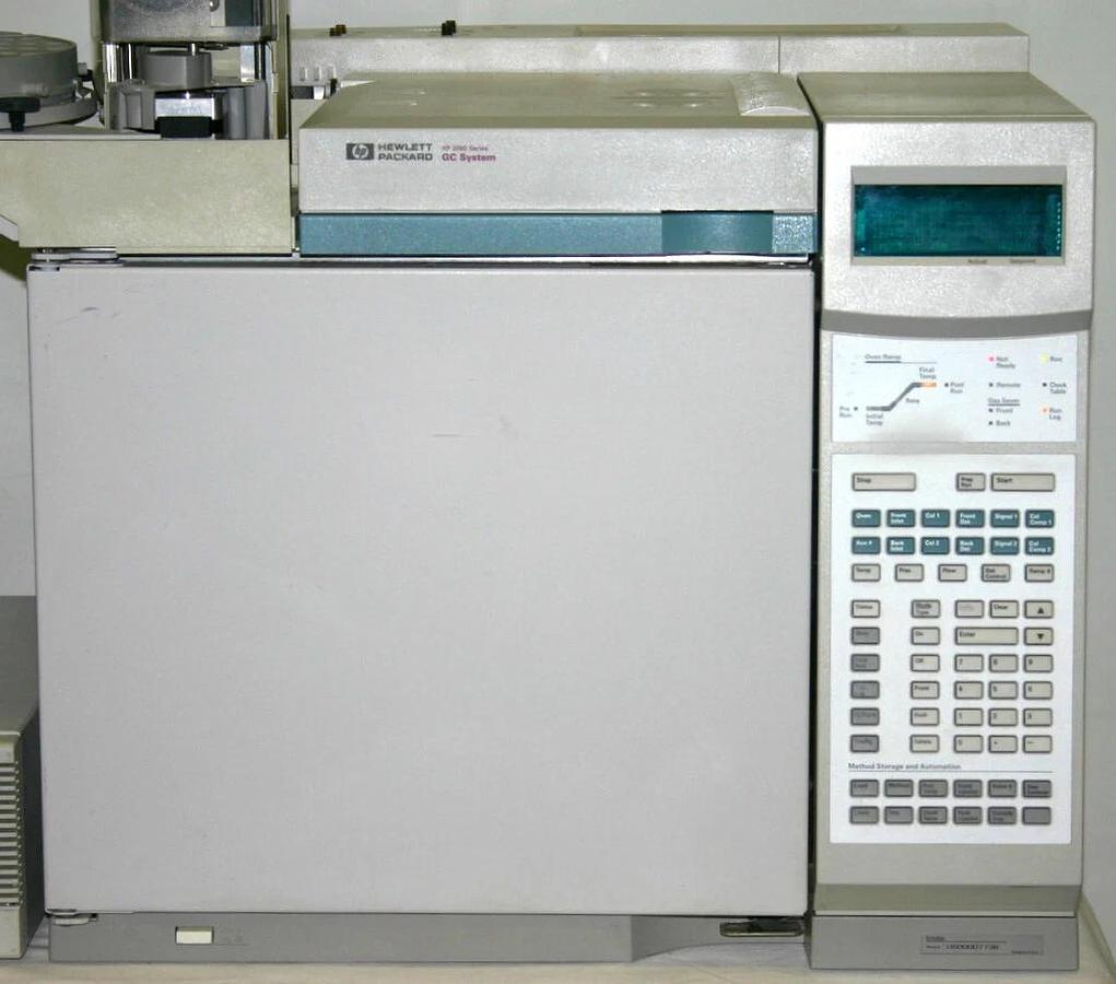 Used HEWLETT PACKARD AGILENT 6890 SERIES GAS CHROMATOGRAPH, INJECTOR & SAMPLE TRAY