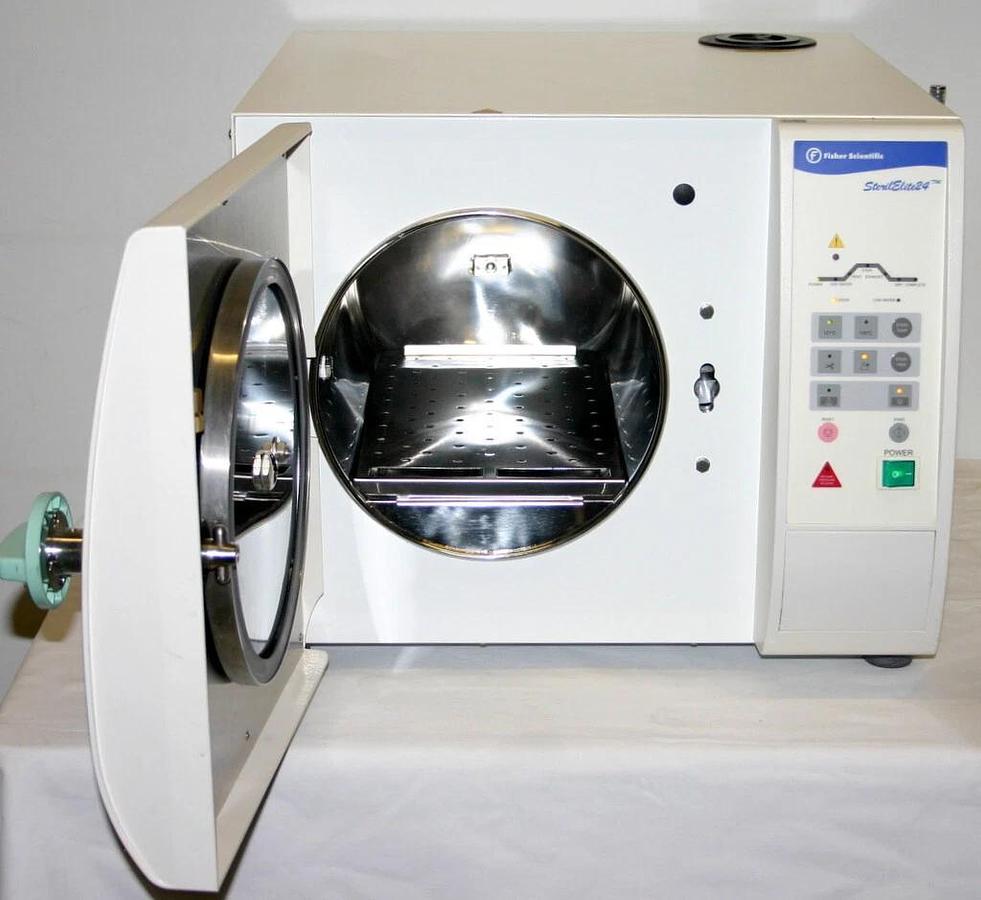 FISHER SCIENTIFIC AUTOMATIC STEAM STERILIZER, AUTOCLAVE, MODEL STERILELITE 24