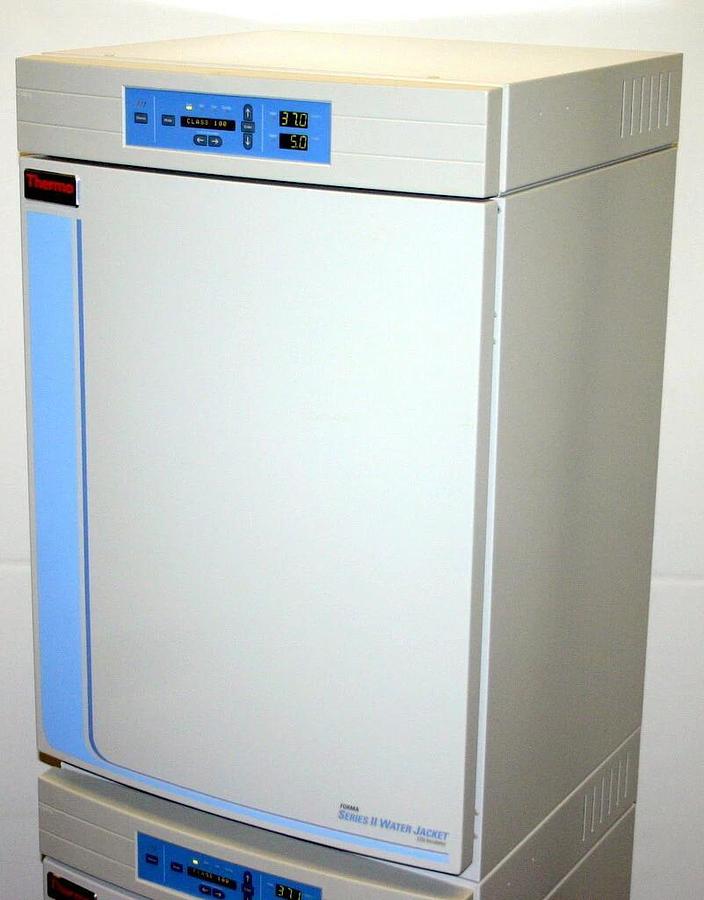 Used THERMO FORMA SERIES II WATER-JACKETED CO2 DOUBLE STACK INCUBATOR, MODEL 3110