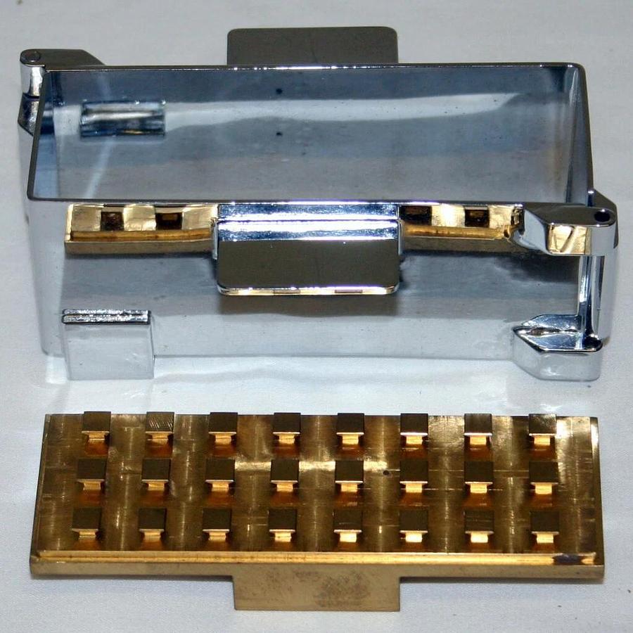 LEICA SPECIMEN STAGE, BRASS WITH EMBEDDING FRAME, 40 X 120 X 60 MM