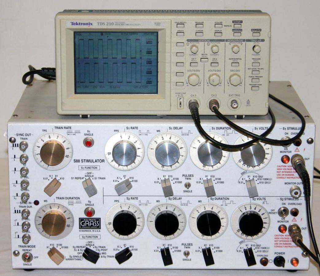 ASTRO-MED GRASS TELEFACTOR NATUS DUAL OUTPUT STIMULATOR, MODEL S88 REV. K