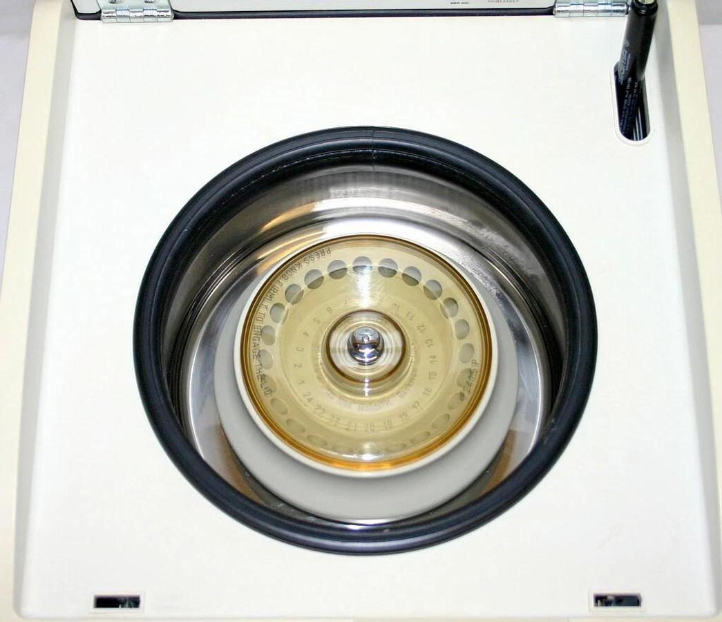 Used BECKMAN COULTER REFRIGERATED MICROCENTRIFUGE, MODEL MICROFUGE 22R