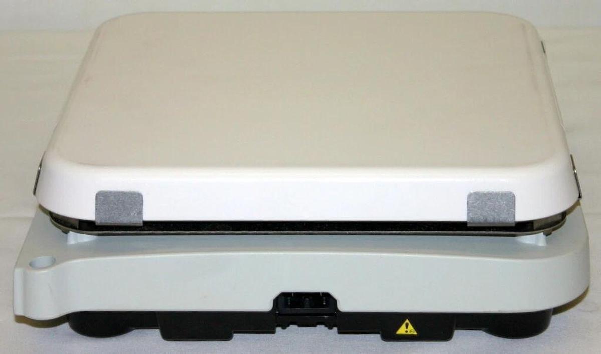 FISHER ISOTEMP HOT PLATE STIRRER, MODEL 11-100-100SH, 10" X 10" CERAMIC TOP