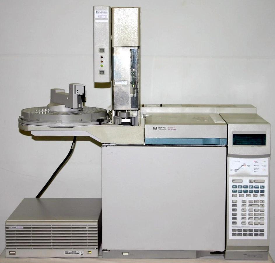 Used HEWLETT PACKARD AGILENT 6890 SERIES GAS CHROMATOGRAPH, INJECTOR & SAMPLE TRAY