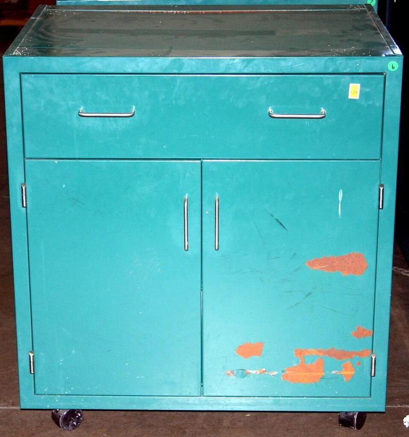 Used LF SYSTEMS LABORATORY CABINETS, CASEWORK, 48.5 FEET, $125 PER FOOT, HAMILTON