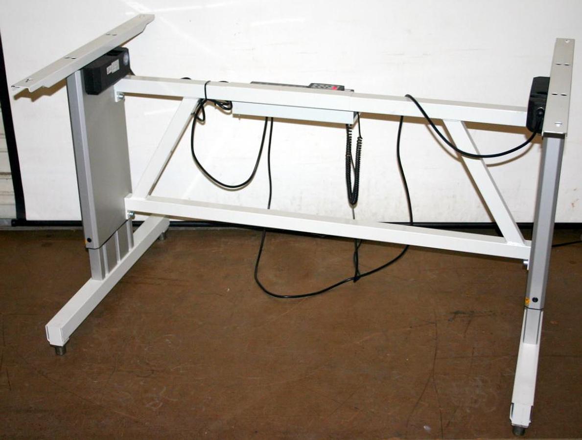 Used THERMO SCIENTIFIC 4 FT. BIOLOGICAL SAFETY CABINET ELECTRIC STAND, MODEL 50119126