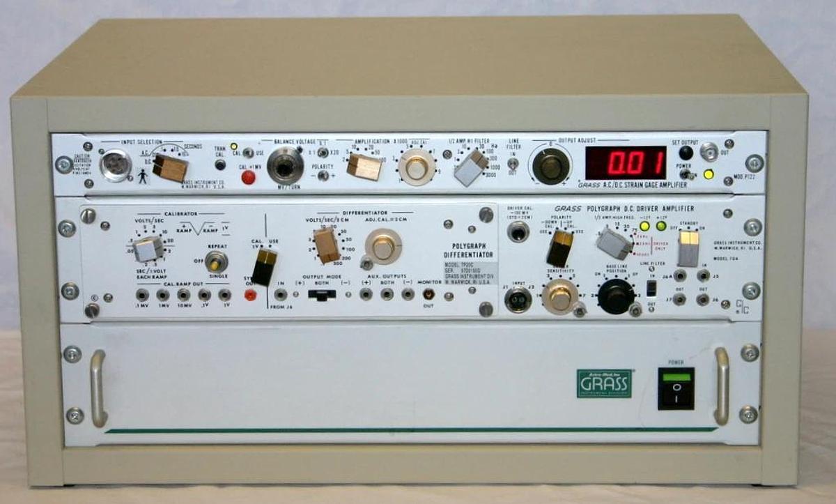 Used ASTRO-MED GRASS P122 STRAIN GAGE, 7DA AMPLIFIERS & 7P20C