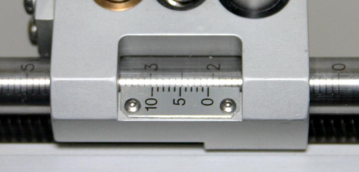 LEICA BENCHMARK HARVARD ANGLE ONE DIGITAL INSTRUMENT WITH ANESTHESIA MASK