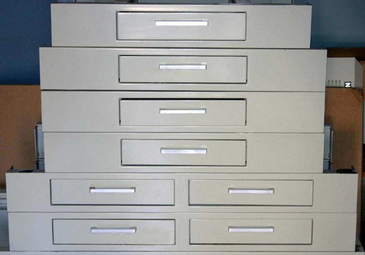 Used HAMILTON KEWAUNEE LABORATORY CABINETS, CASEWORK 74 FEET, $120 PER FOOT