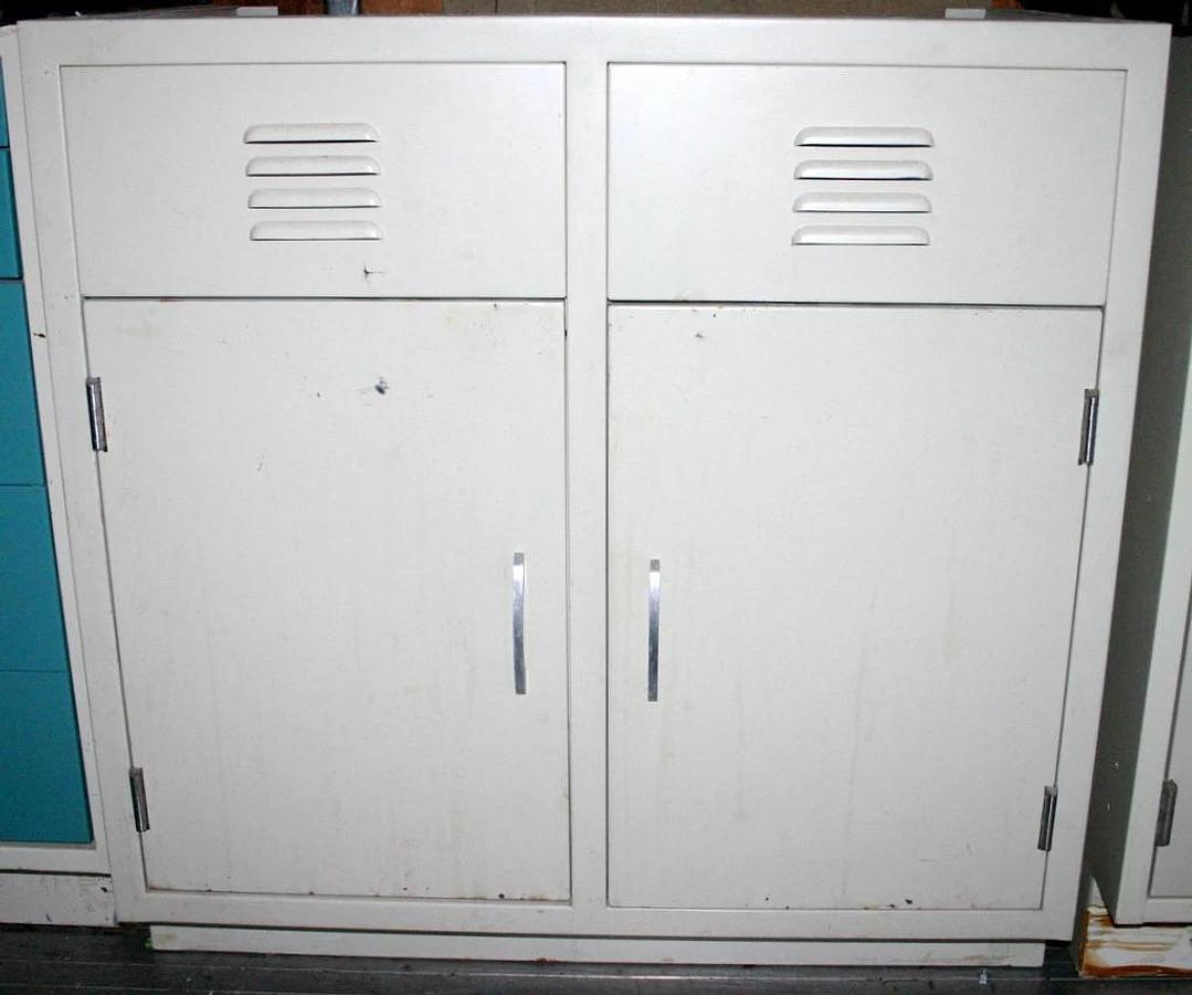 Used HAMILTON KEWAUNEE LABORATORY CABINETS, CASEWORK 74 FEET, $120 PER FOOT