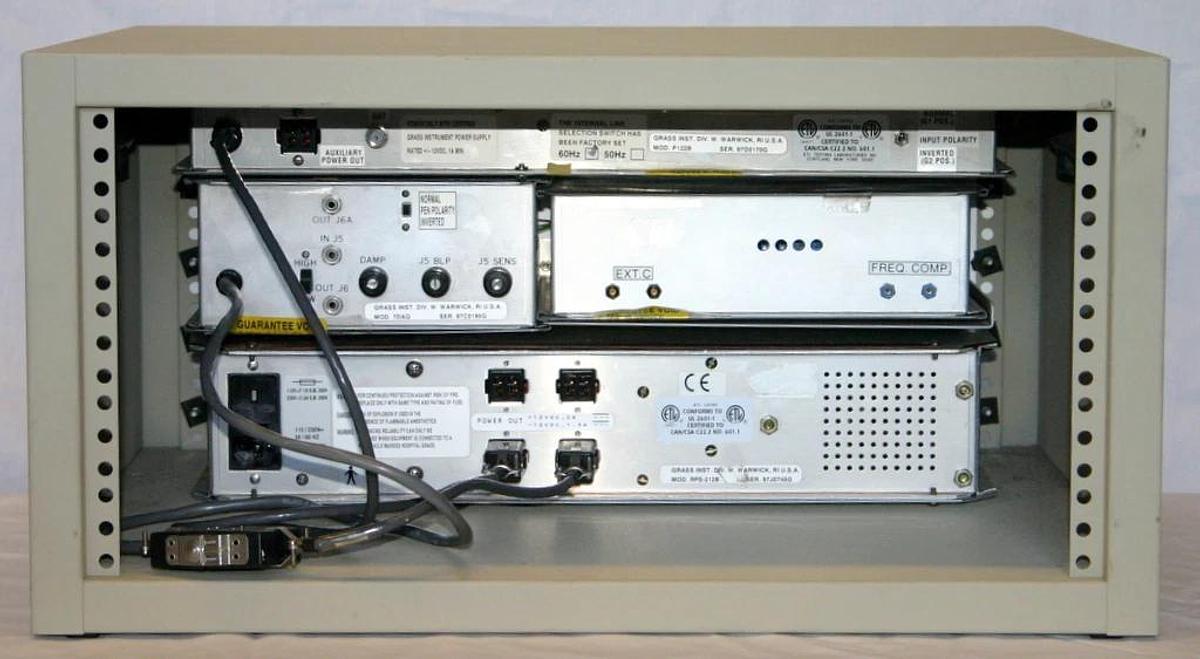 Used ASTRO-MED GRASS P122 STRAIN GAGE, 7DA AMPLIFIERS & 7P20C