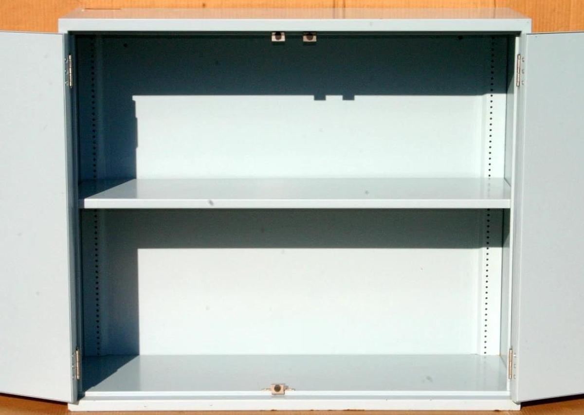 Used FISHER HAMILTON LABORATORY WALL CABINETS, CASEWORK, 27.5 FEET, BLUE MIST (BM)
