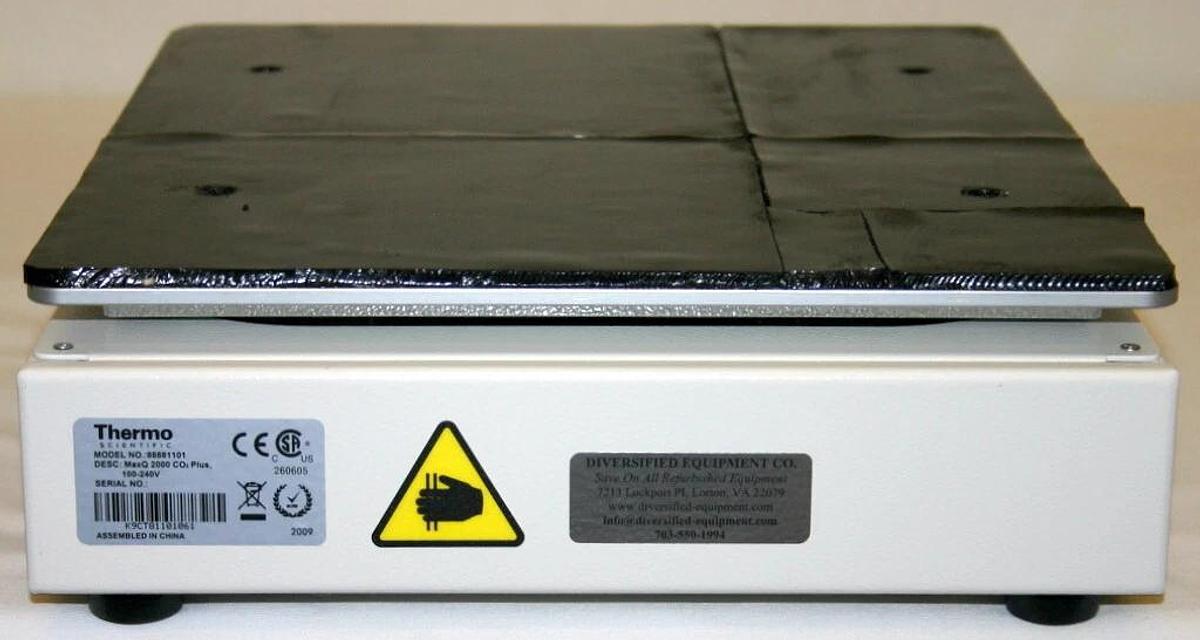 THERMO SCIENTIFIC MAXQ 2000 CO2 PLUS DIGITAL SHAKER, MODEL 88881101, STICKY MAT