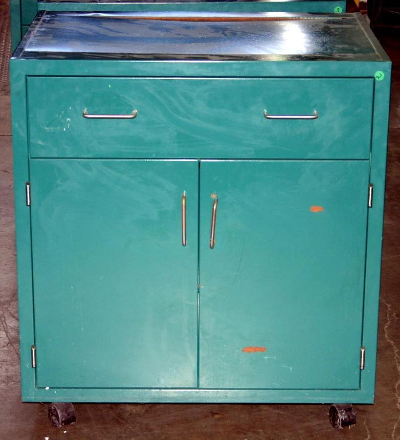 Used LF SYSTEMS LABORATORY CABINETS, CASEWORK, 48.5 FEET, $125 PER FOOT, HAMILTON