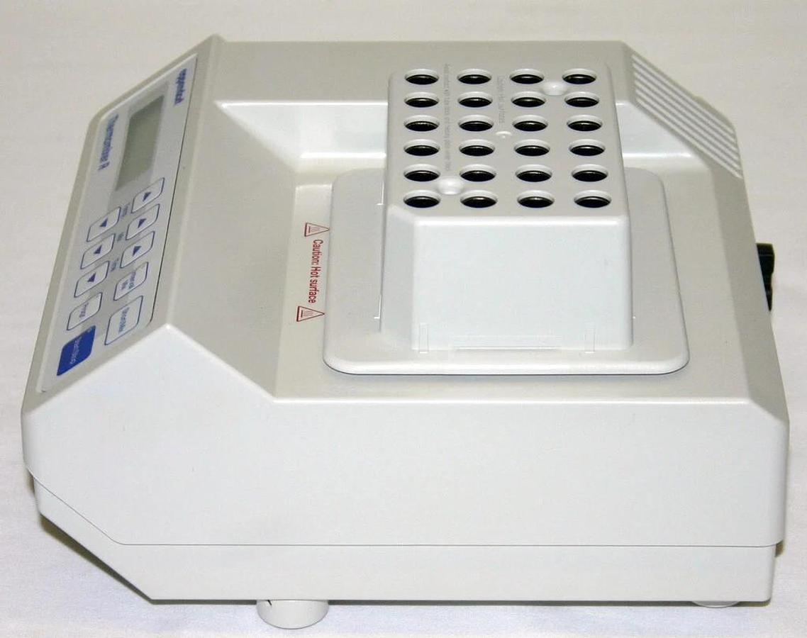 EPPENDORF THERMOMIXER R DRY BLOCK HEATING AND COOLING SHAKER, 1.5 ML, MODEL 5355