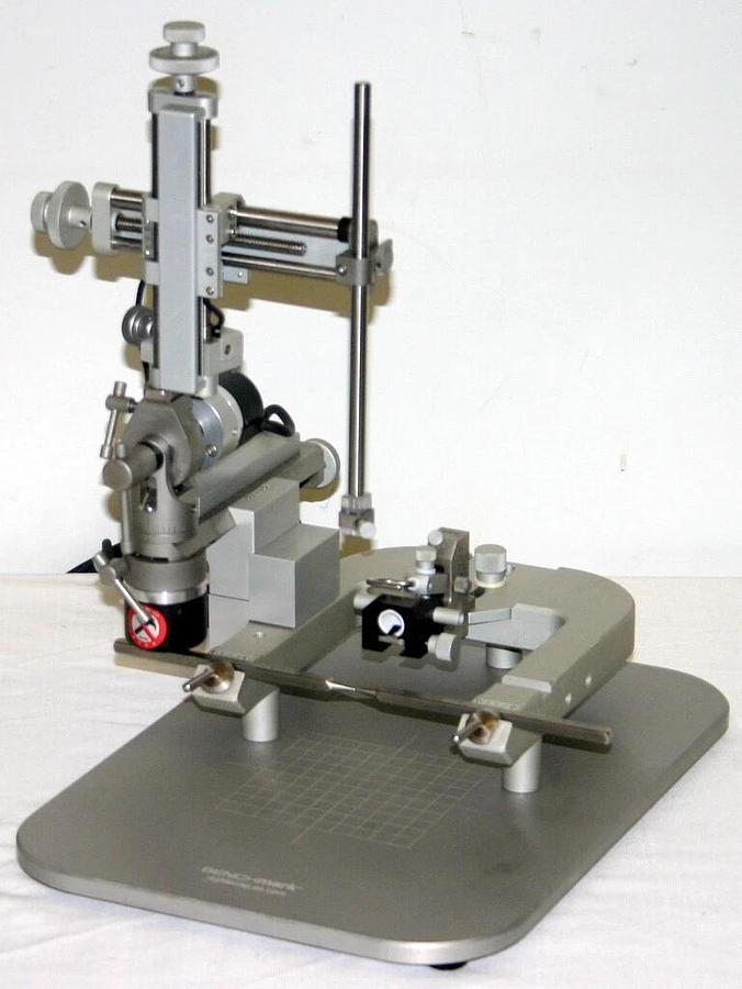 LEICA BENCHMARK HARVARD ANGLE ONE DIGITAL INSTRUMENT WITH ANESTHESIA MASK