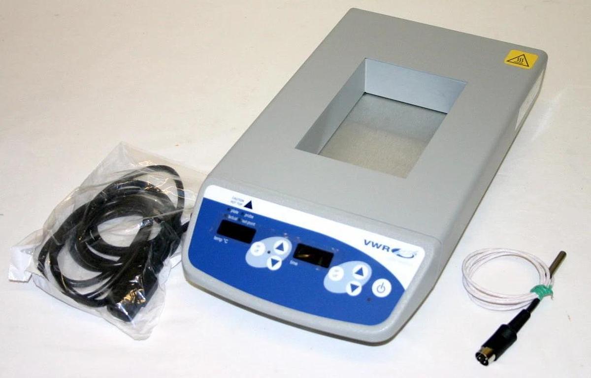 Used VWR DIGITAL DUAL DRY BLOCK HEATER, MODEL 10027-036 WITH CAL CERIFICATE AND PROBE