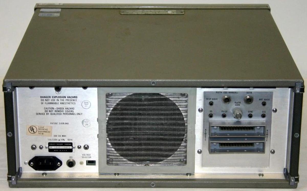 Used HEWLETT PACKARD 8-WAVELENGTH EAR OXIMETER, MODEL 47201A