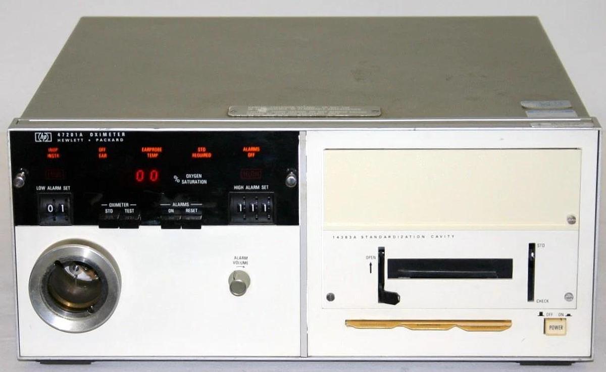 Used HEWLETT PACKARD 8-WAVELENGTH EAR OXIMETER, MODEL 47201A