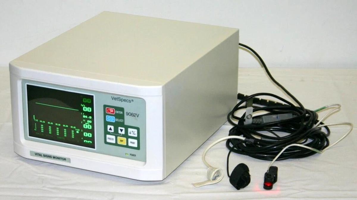 Used VETSPECS MEDICAL SYSTEMS, INC. VETERINARY VITAL SIGNS MONITOR, MODEL 9062V