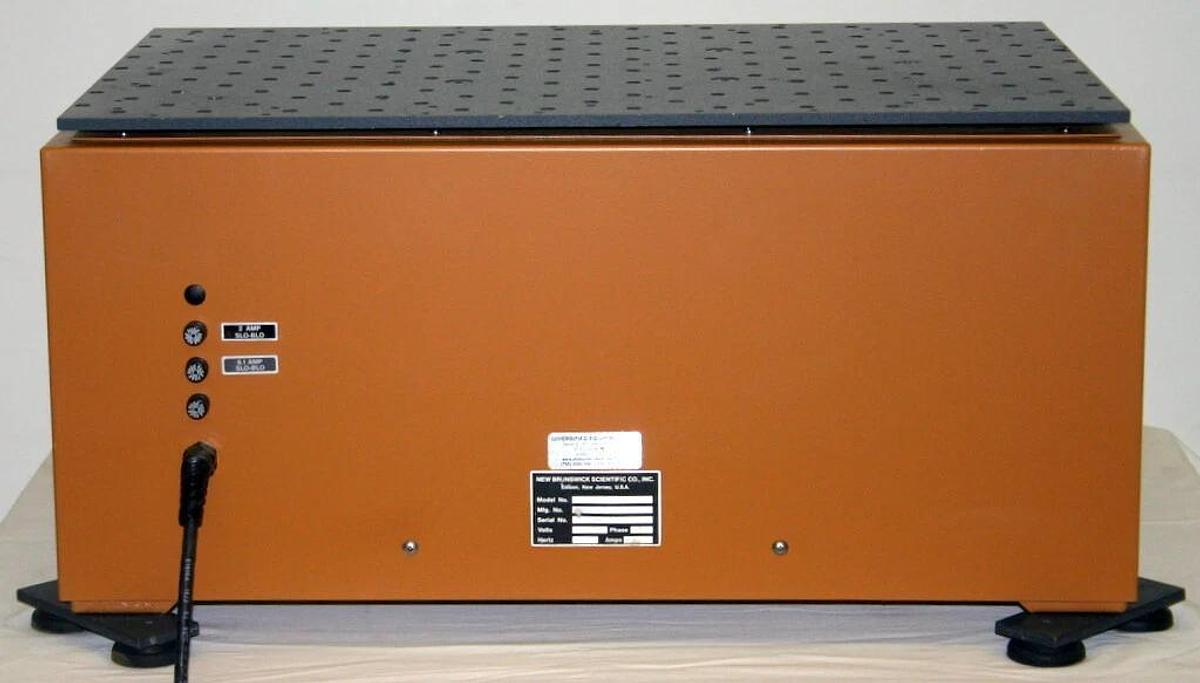 NEW BRUNSWICK SCIENTIFIC DIGITAL GYROTORY PLATFORM SHAKER, MODEL G-10